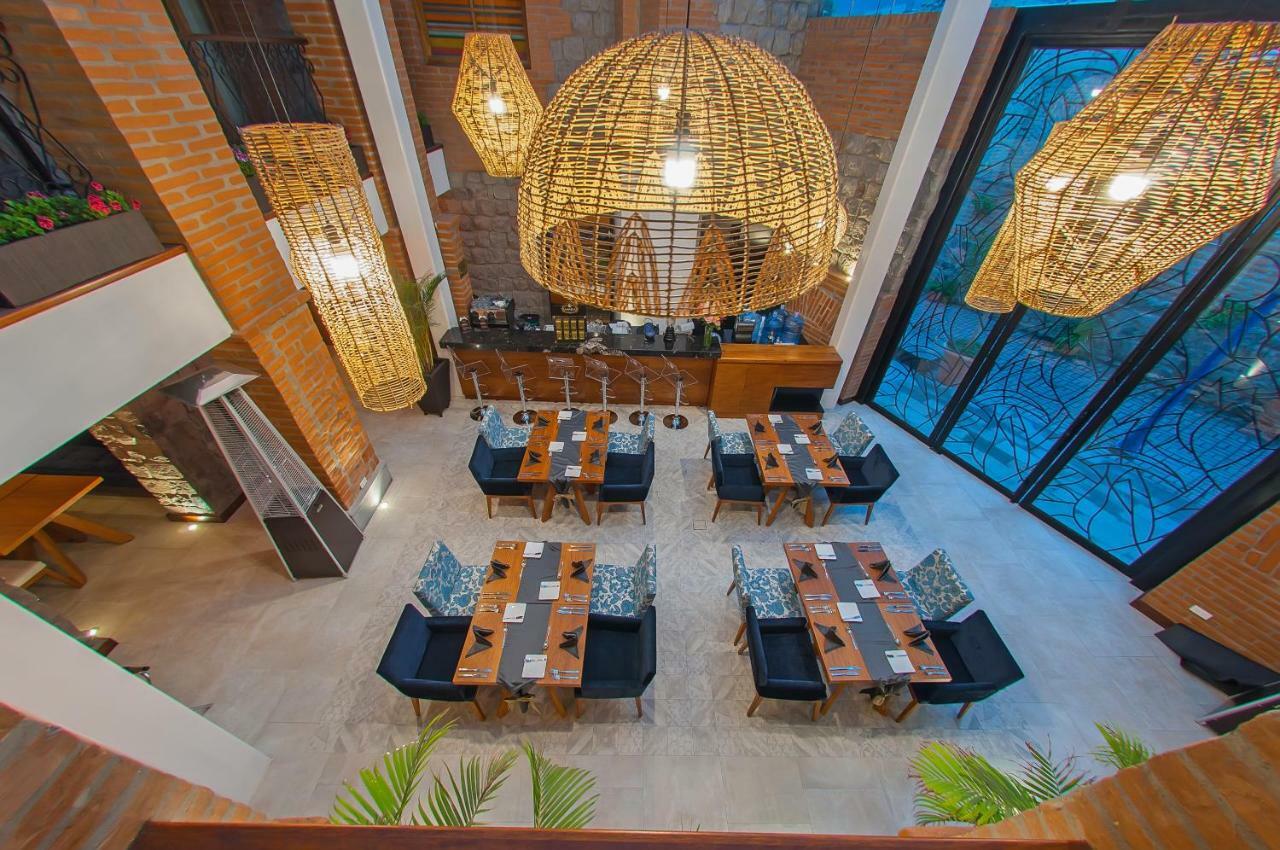 Hotel Otavalo Buitenkant foto