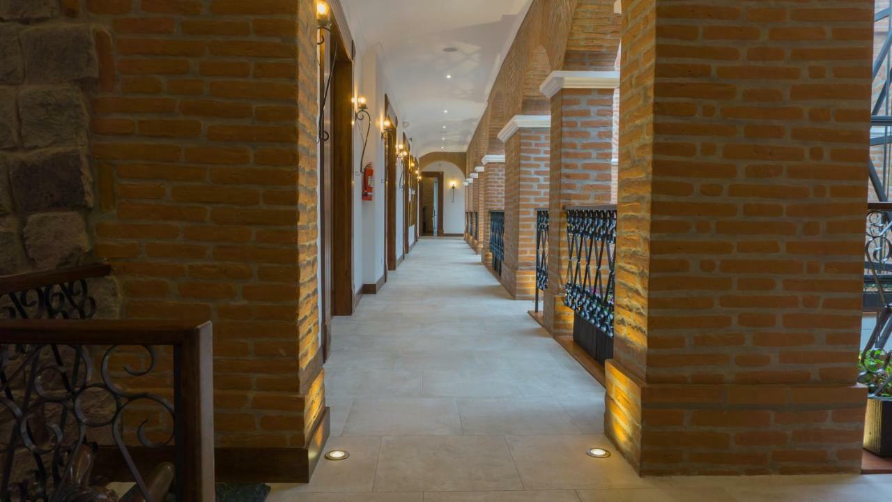 Hotel Otavalo Buitenkant foto